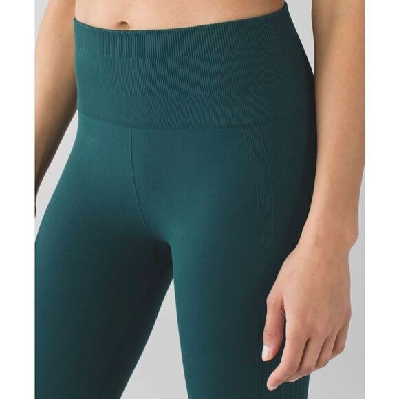 LULULEMON ATHLETICA Flow & Go Crop in Deep Green Size 4 - Picture 4 of 6